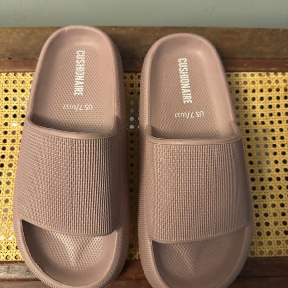 Cushionaire Feather Cloud Slide in blush - Picture 2 of 3